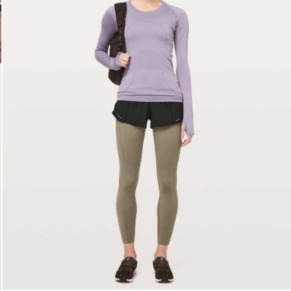 Lululemon Black Hotty Hot II Shorts 2.5" Inseam Size 6 - Picture 4 of 8